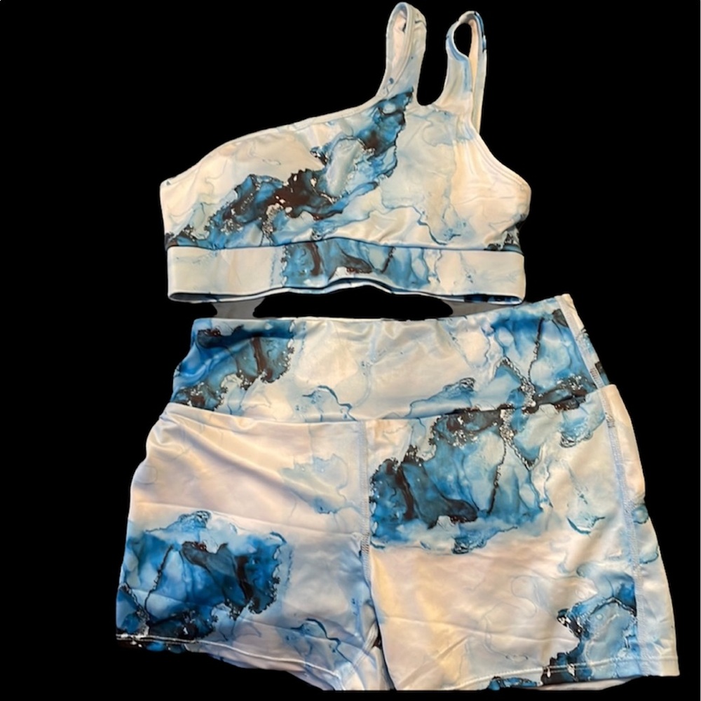 ‼️SOLD‼️ Workout set w/ matching hair tie.